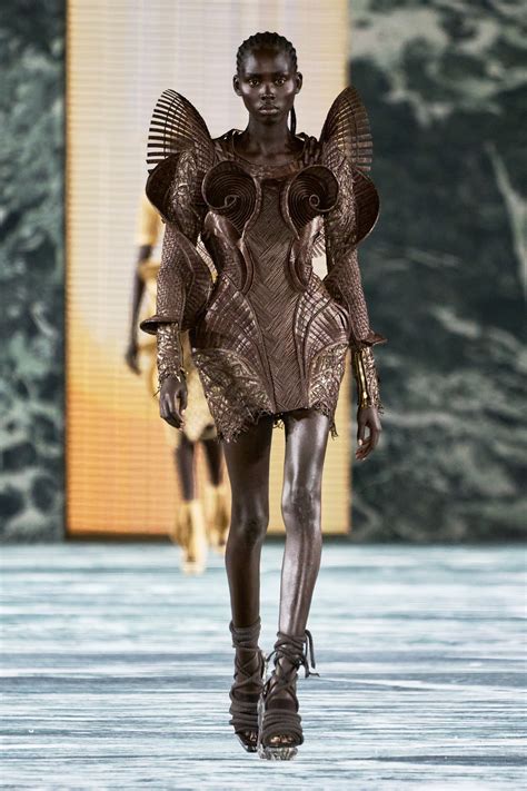 BALMAIN.